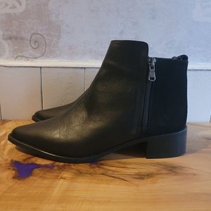 Fabianelli EU 37 black leather booties